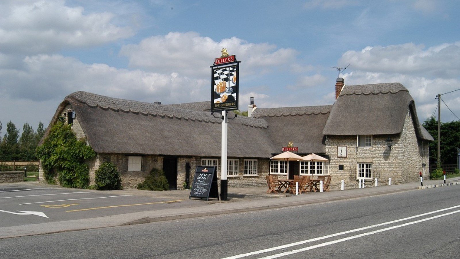 the-chequers-in-weston-on-the-green-01-1600×900-1 the-chequers-in-weston-on-the-green-01-1600×900-1