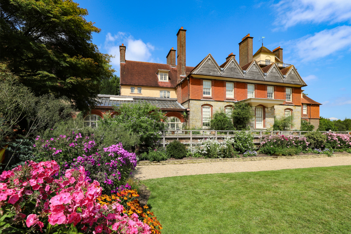 standen_house_must_credit_national_trust_imageschris_jonas_934874e2-9aaf-4228-a1c7-04a9d9e0f20f standen_house_must_credit_national_trust_imageschris_jonas_934874e2-9aaf-4228-a1c7-04a9d9e0f20f