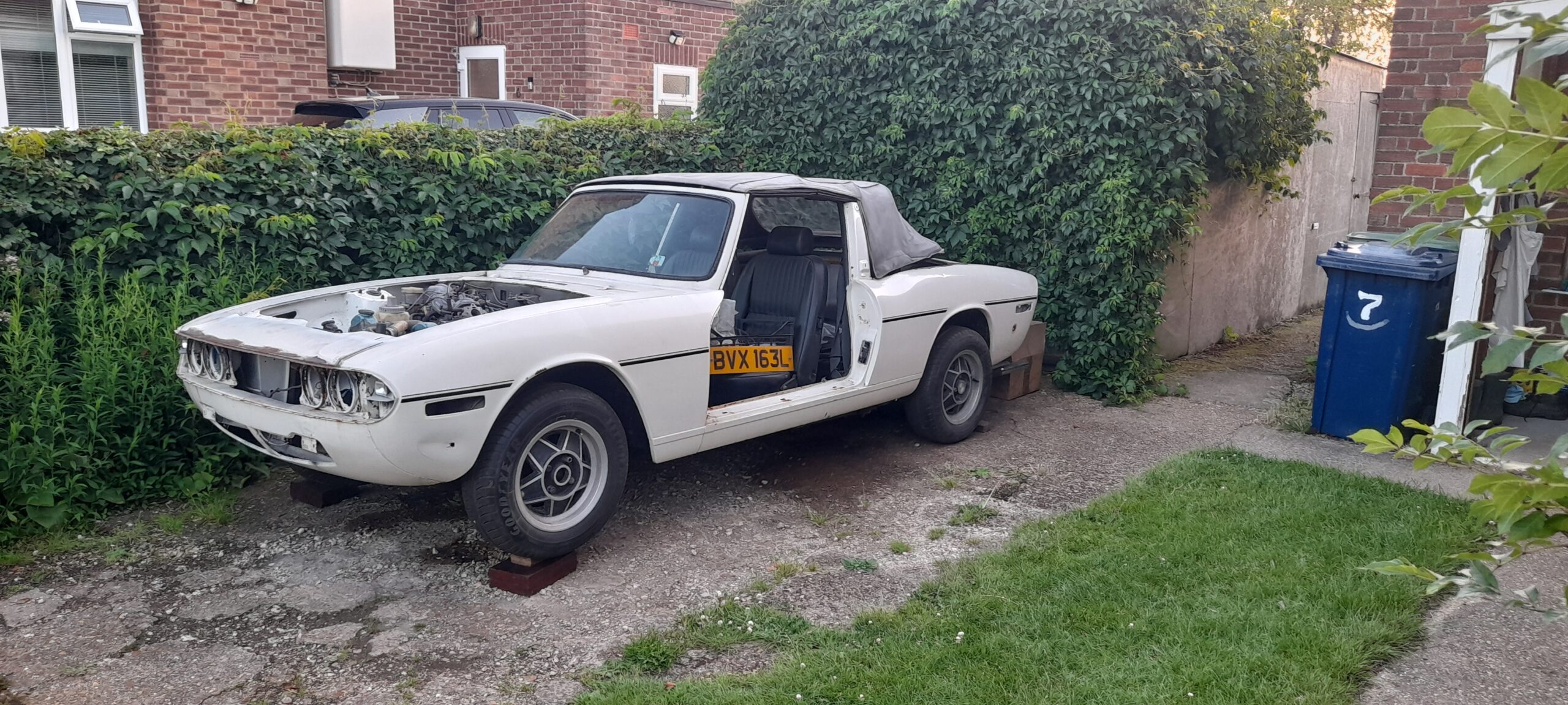 Triumph Stag BVX 163L 1973 Barn find so £ offers please.